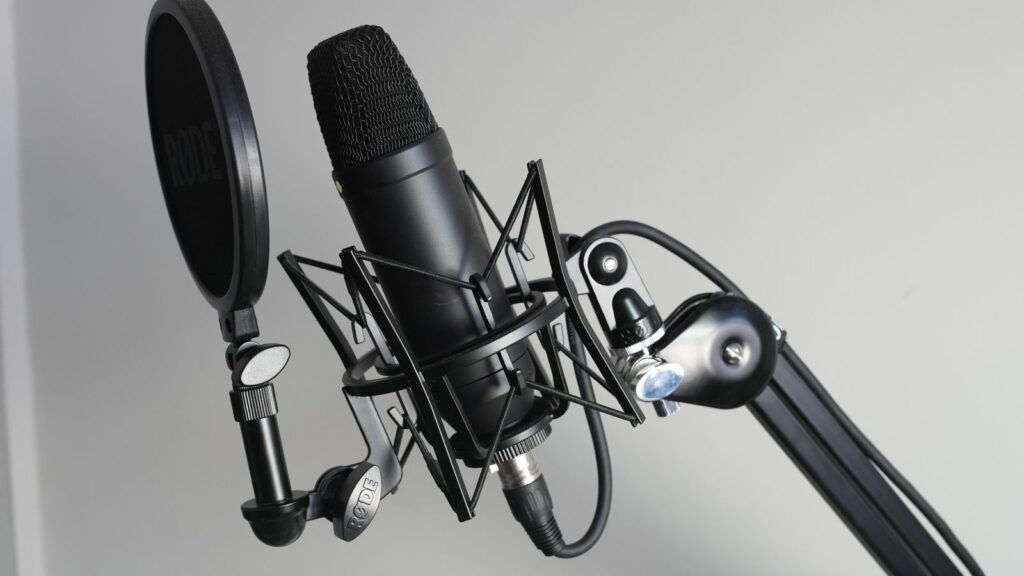Condenser microphone with pop filter for home voice-over recording